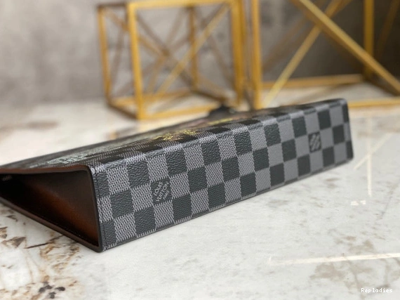 Rep ladies VUITTON LOUIS VOYAGE POCHETTE 0808